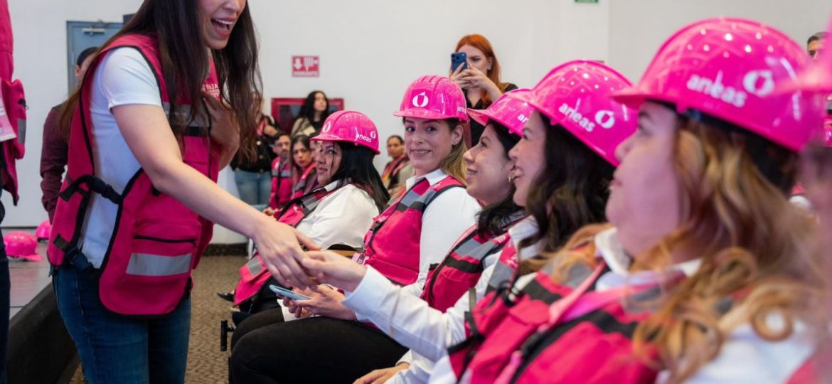 Cascos-Rosas-impulsa-la-inclusion-de-mujeres-en-el-sector-hidrico-hay-actividades-en-Tecate-Baja-California