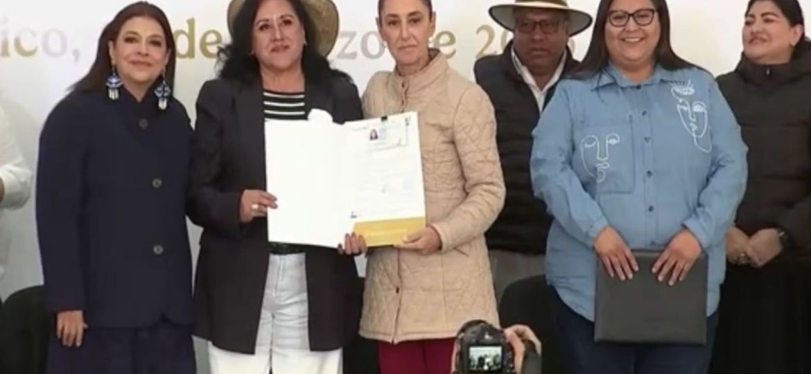 Clara-Brugada-entrega-certificados-agrarios-a-mujeres-en-Tlalpan