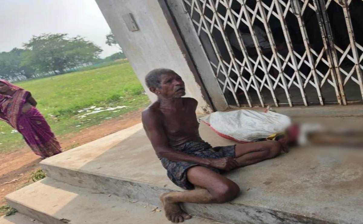 En-Odisha-un-hombre-exhuma-los-restos-de-su-hermana-y-los-lleva-al-banco-para-reclamar-sus-ahorros