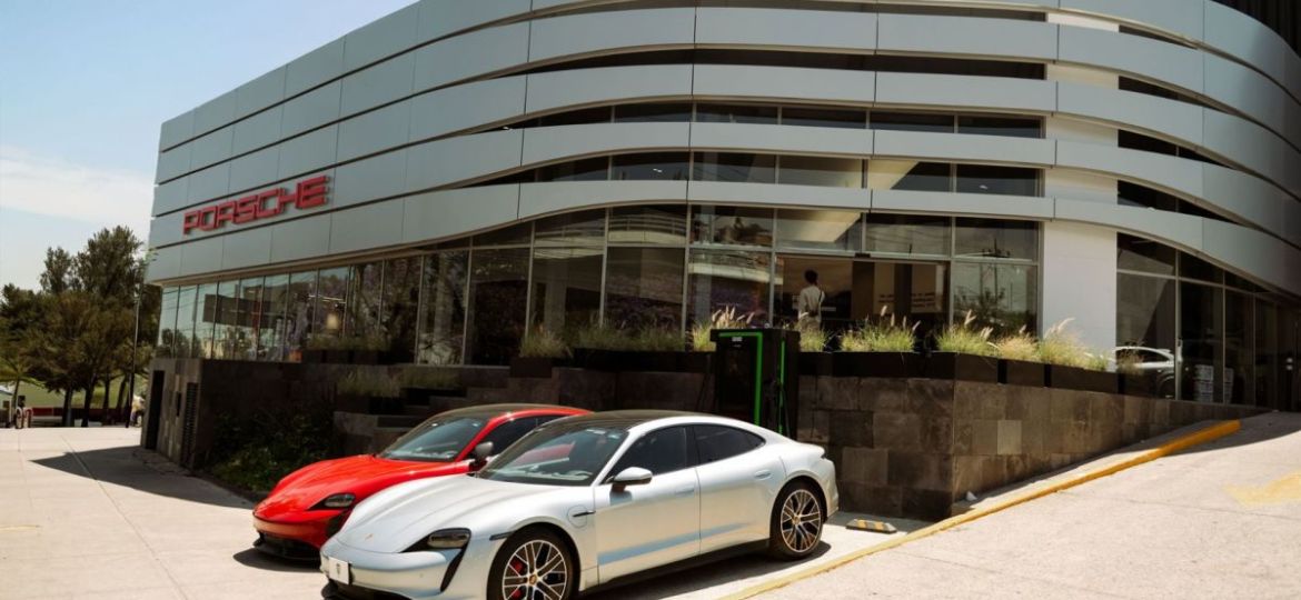 Porsche-reabre-Porsche-Centre-Santa-Fe-con-el-concepto-Destination-Porsche