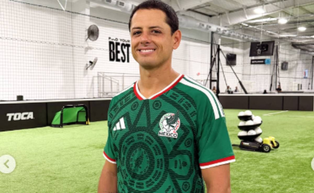 Javier-Chicharito-Hernandez-comparte-fotos-con-la-nueva-playera-del-Tri-en-Instagram